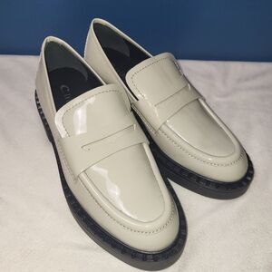 La Canadienne Beige Patent Leather Penny Loafer Women's Size 7.5 EU 38